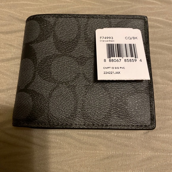 ✅Men’s Coach Double Wallet new with tags 🏷 !!!!!✅ - Picture 3 of 10